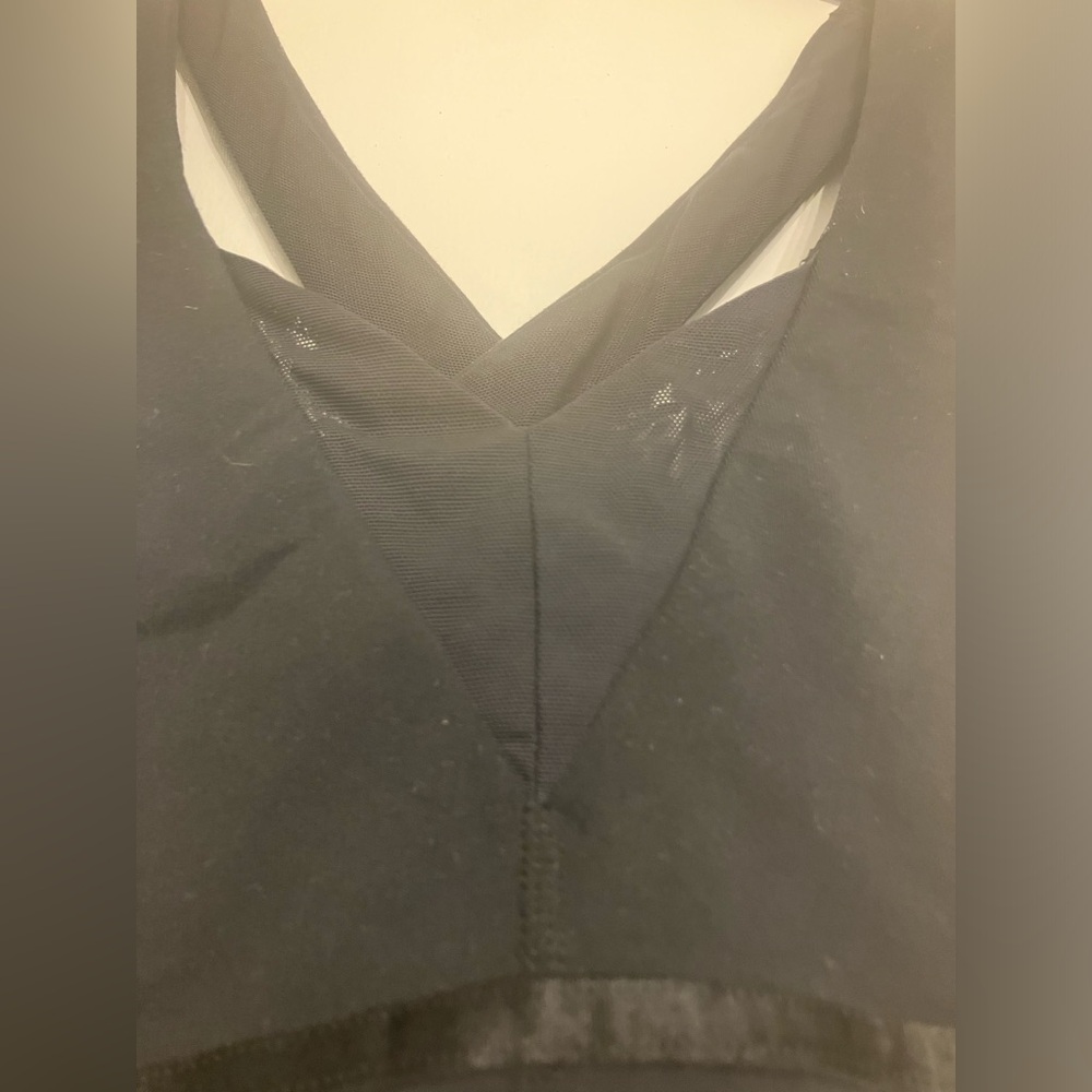 Lululemon athletica criss cross back tank front mesh vneck built in bra 8 medium - Picture 3 of 7
